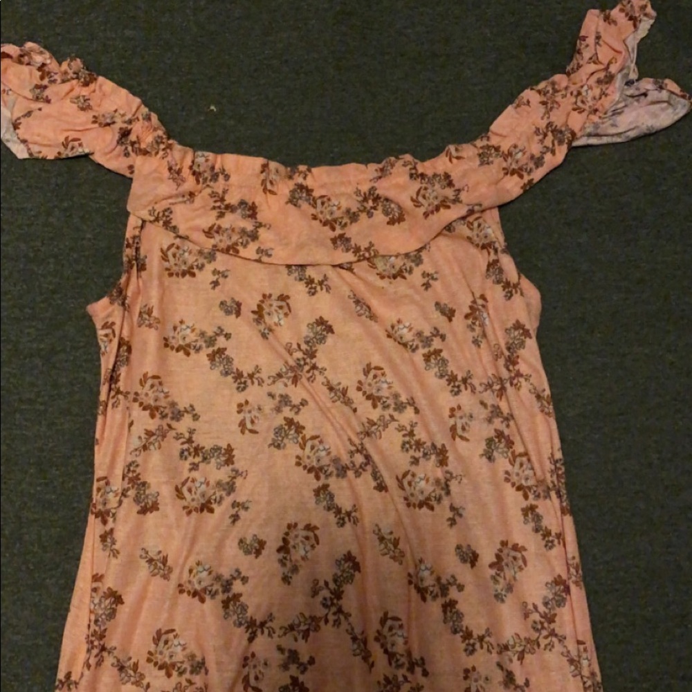 2 Women’s Maurices tops